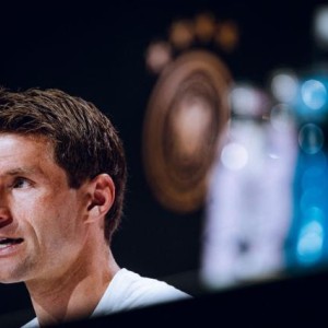 开云体育官网-穆勒首发战三狮？萨内加练射门！诺伊尔喂球…