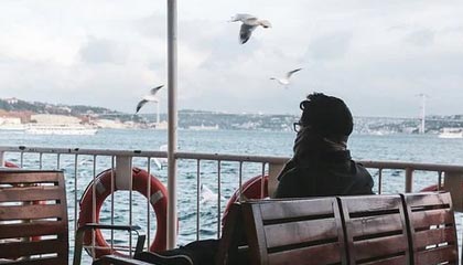 华体会：以专业与温度点亮你的运动生活